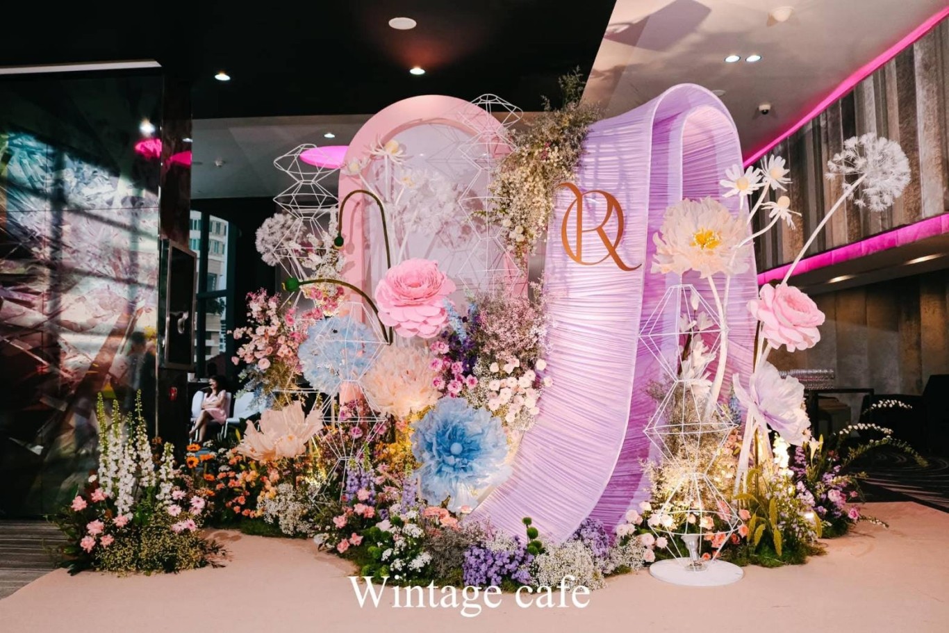 Wintage cafe flower studio 